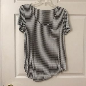 Hollister Must-Have V-neck Striped T-shirt